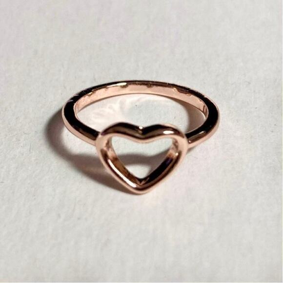 Size 8 Rose Gold Tone Hollow Heart Ring - Picture 4 of 9